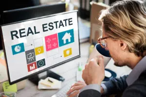 The essential social media strategies for real estate agents to expand reach, engage potential clients, and drive business growth. Learn how to choose the right platforms, create compelling content, and leverage paid advertising to build your brand online.